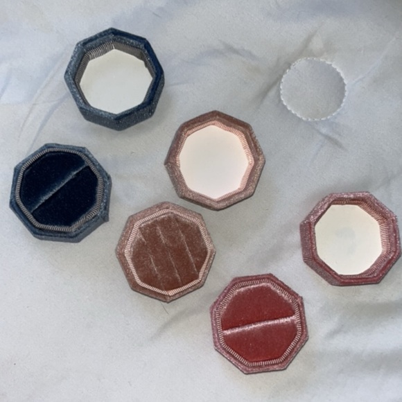 Ring boxes - Picture 3 of 3